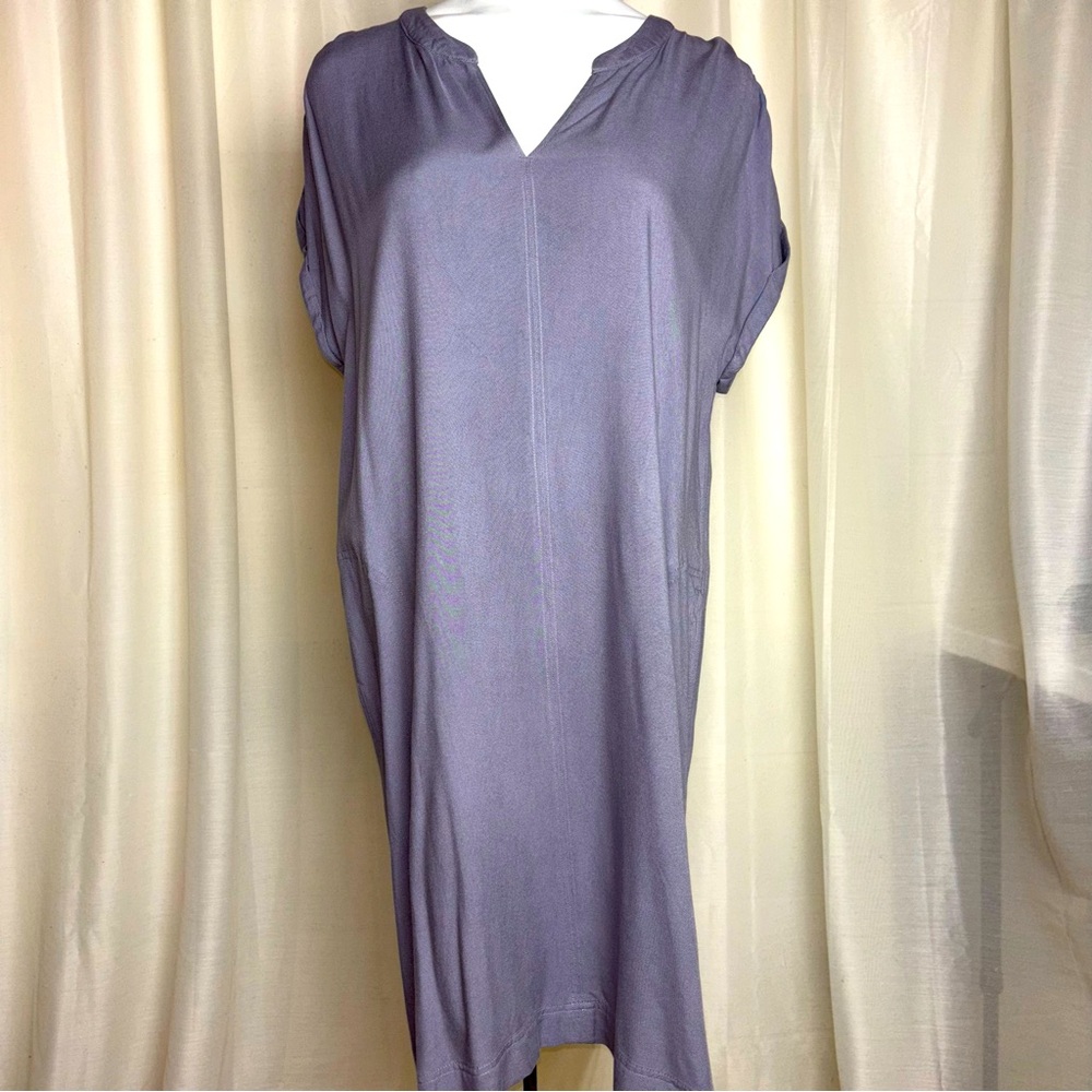Relaxed V-Neck Shift Dress in Lavender Gray